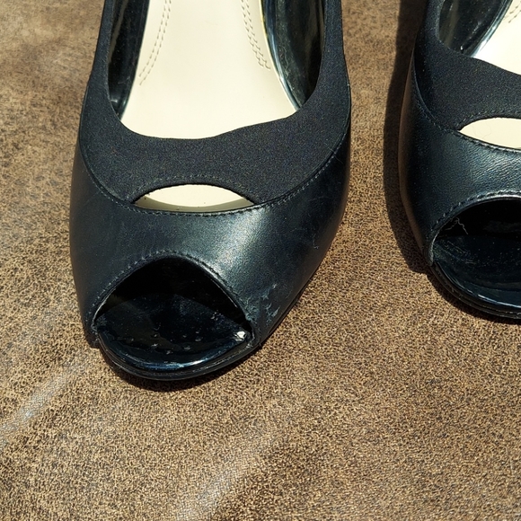 Ellen Tracy, Black peep toe heels, size 9 - Picture 7 of 8